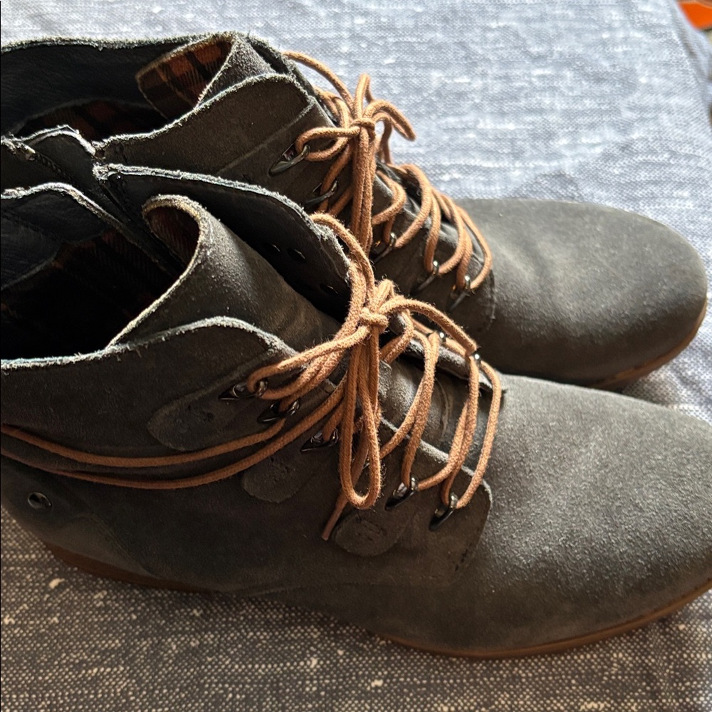 Earth Gray Suede Lace-Up Boots like new only worn few times